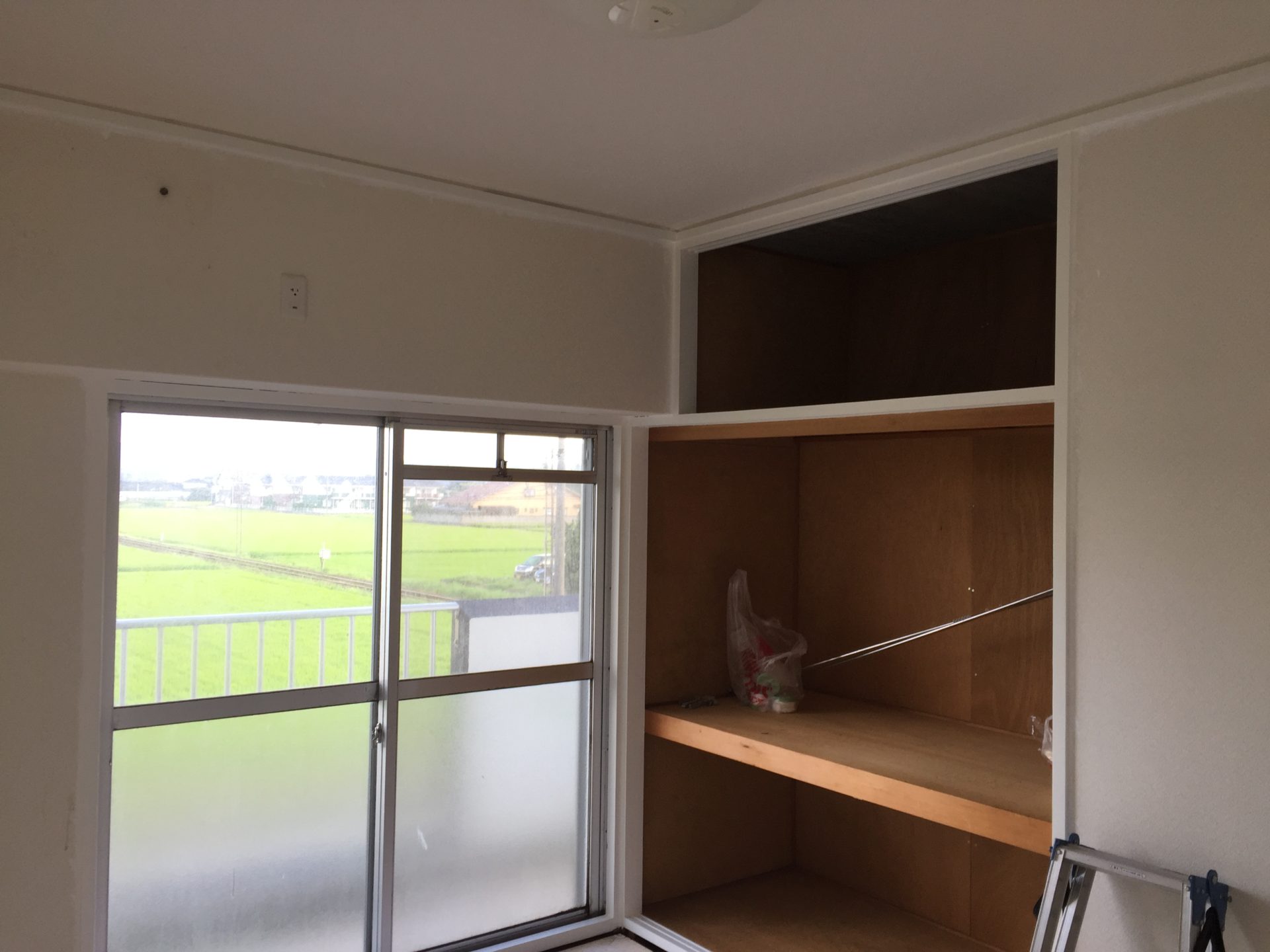 Diy 和室を洋室に改装するため 室内の木部を塗装しました Kodakitakashi Com